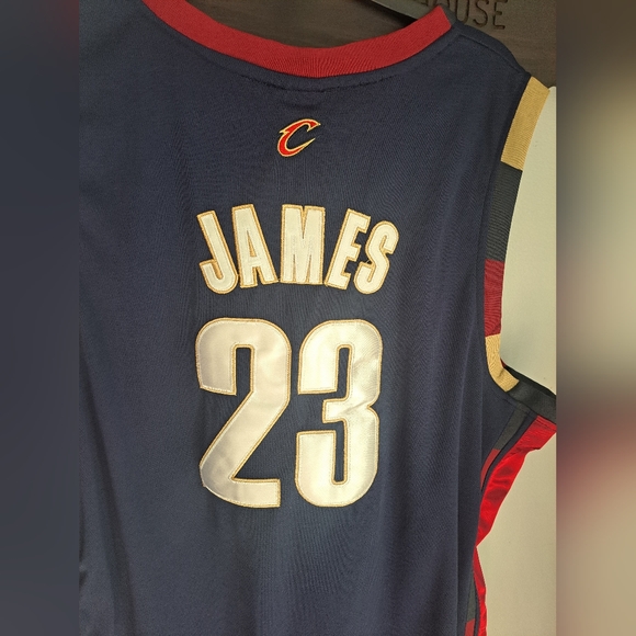 Adidas NBA Cleveland Cavaliers LeBron James Jersey - Picture 5 of 9